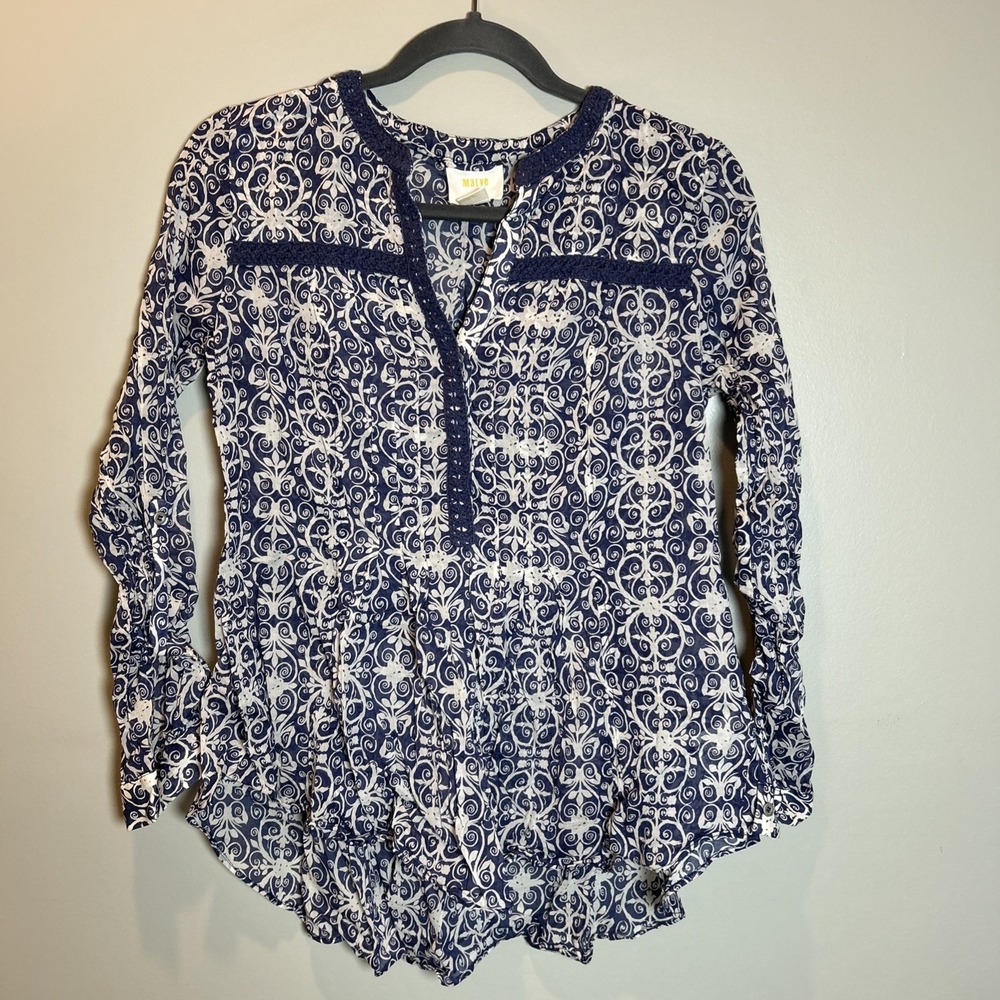 Anthropologie top by Maeve blue & white boho style size 2, flowy top, patterned